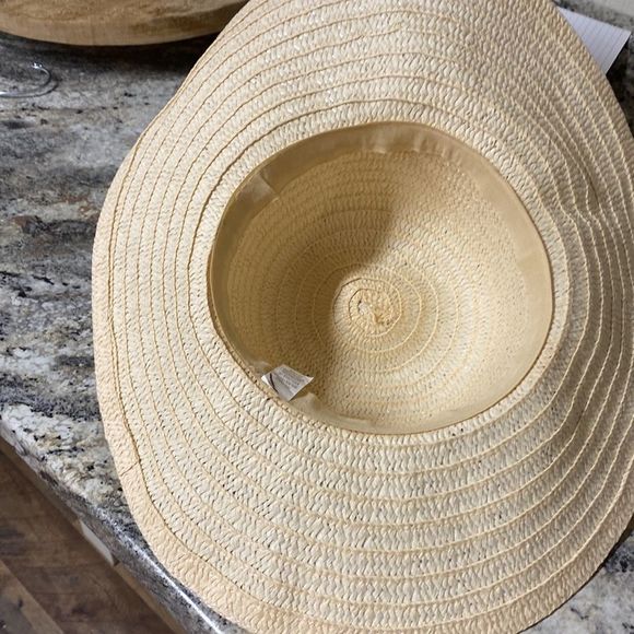 Hat with Pink Band - Picture 4 of 7